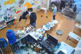 Nhắn tin chúc mừng sinh nhật bạn, thiếu niên bị đánh tới tấp