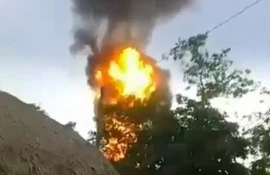 Núi lửa phun trào, người dân hoảng sợ la hét