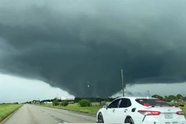 Sức tàn phá khủng khiếp của bão Milton khi quét qua bang Florida, Mỹ