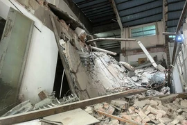 Sập nhà ngay trung tâm TPHCM, một công nhân bị thương nặng