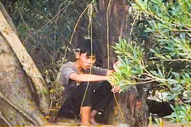 Khả năng sinh tồn thần kỳ của thanh niên kẹt giữa lũ 9 ngày