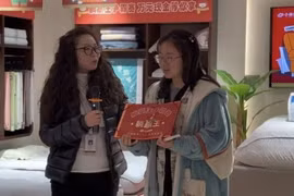 Cô gái giành chiến thắng trong cuộc thi không dùng điện thoại