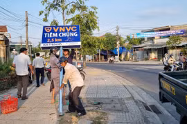 Biển quảng cáo VNVC Tiêm chủng vi phạm Luật Giao thông, phải gỡ bỏ hàng loạt