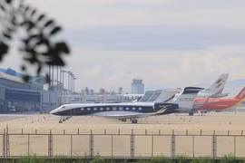 5 'chuyên cơ tỷ phú' đậu ở sân bay, người dân Đà Nẵng tò mò ngắm 