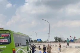 Mâu thuẫn trong kinh doanh, tài xế và phụ xe bị đánh trọng thương