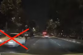 Ô tô lao ngược chiều giữa trung tâm TP Biên Hòa