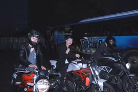 Dàn sao Việt cưỡi môtô Ducati ra mắt “Fan Cuồng“