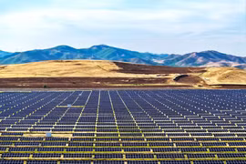 Cận cảnh 'Vạn lý trường thành' điện mặt trời ở Trung Quốc