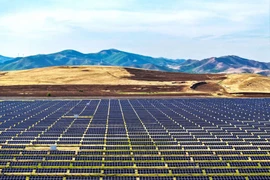 Cận cảnh 'Vạn lý trường thành' điện mặt trời ở Trung Quốc