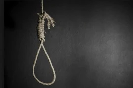 Thanh niên đến nhà bạn chơi rồi treo cổ tự tử