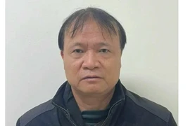 Ông Đỗ Thắng Hải nhận túi quà 50.000 USD tại phòng làm việc