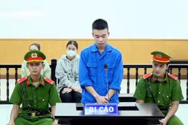 Con trai pha thuốc diệt cỏ vào nước uống nhằm giết chết cha ruột