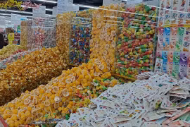 Những hiểm họa từ bánh kẹo, rau câu… không rõ nguồn gốc