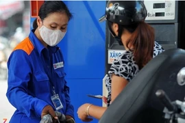 Giá xăng RON 95 tăng 490 đồng, lên gần 21.000 đồng/lít 