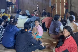 Đá rơi trúng đầu, một học sinh tử vong thương tâm trong lúc lượm củi 