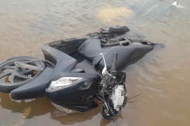 Quảng Ngãi: Phát hiện thi thể cùng xe máy dưới sông Cà Ninh
