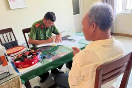 Người đàn ông ở Lý Sơn đánh vợ “thừa sống thiếu chết“