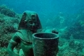 Chuyện kỳ lạ: Một cung điện khổng lồ xuất hiện dưới đáy biển