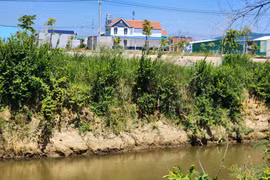 Quảng Ngãi: Nhường đất cho cao tốc, dân tái định cư phải đối mặt sạt lở