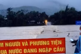 Sạt lở ngập lụt, chia cắt nhiều tuyến đường miền núi Quảng Ngãi