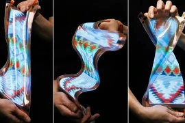 Soi màn hình siêu dẻo có thể xoắn, kéo dãn đầu tiên trên TG