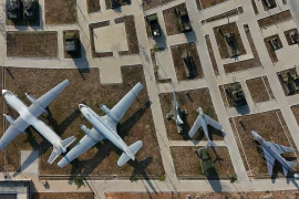 Choáng ngợp dàn xe tăng, máy bay và khí tài Việt Nam trưng bày