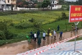 Hà Nội ban bố tình trạng khẩn cấp sạt lở đê hữu Đà, hữu Hồng