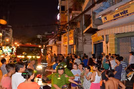 TP HCM: Cháy nhà 4 tầng, 6 người kêu cứu