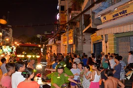 TP HCM: Cháy nhà 4 tầng, 6 người kêu cứu