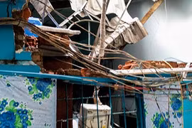 TP HCM: Bé gái 8 tháng tuổi bị bồn nước rơi, đè chết