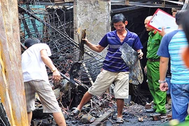 Hàng xóm bất lực chứng kiến gia đình 4 người chết cháy