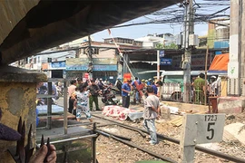 Đi mua thuốc lá, nam công nhân bị tàu hoả tông tử vong