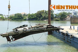 Video trục vớt thành công tàu đẩy sà lan đâm sập cầu Ghềnh