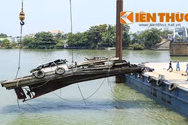 Video trục vớt thành công tàu đẩy sà lan đâm sập cầu Ghềnh