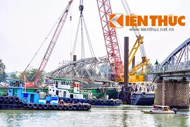 Đã trục vớt được một phần cầu Ghềnh bị sập lên bờ