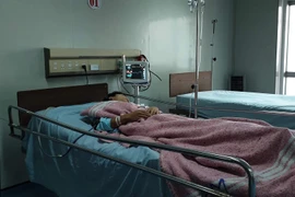 Nam sinh lớp 9 rút dao giấu trong cặp đâm 3 nhát vào đàn anh lớp 12