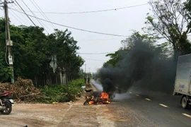 Chém đối thủ trọng thương rồi đốt luôn xe máy