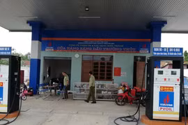 Cửa hàng bị phạt 50 triệu vì bán xăng cao hơn… 1 đồng