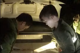 CSGT Quảng Bình tóm gọn 2 người Hà Tĩnh chở 1,3 tạ pháo trong đêm