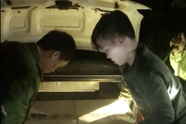 CSGT Quảng Bình tóm gọn 2 người Hà Tĩnh chở 1,3 tạ pháo trong đêm