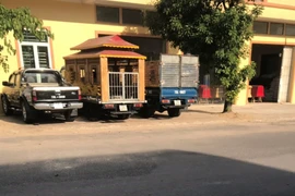 Dịch vụ tang lễ bày bán quan tài giữa thành phố, trẻ con nhìn thấy khóc thét