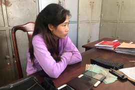 Mẹ đưa con đi khám rồi xúi con trộm tiền, túi xách và điện thoại của bệnh nhân