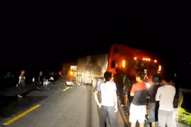 Đấu đầu xe container, 2 thanh niên trùng họ tên tử vong tại chỗ