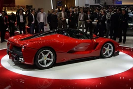 Năm 2014 các sao bóng đá đã tậu xe gì?