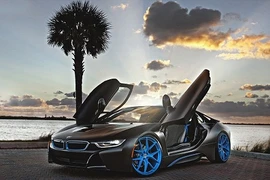 BMW i8 “hóa” siêu xe