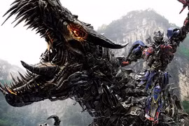 Đằng sau cuộc chiến đầy khói lửa của Transformers 4 là gì?