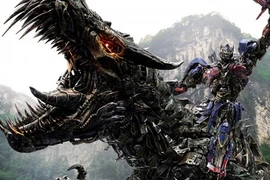 Đằng sau cuộc chiến đầy khói lửa của Transformers 4 là gì?