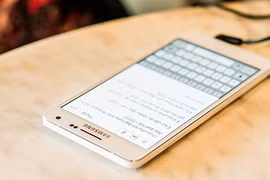 Video chứng minh độ mỏng nhẹ ấn tượng của Samsung Galaxy A5