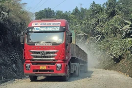 Quốc lộ 14D đi cửa khẩu quốc tế Nam Giang bị “băm nát”