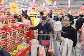 Mua sắm Tết Nguyên Đán: Chọn siêu thị hay chợ truyền thống?